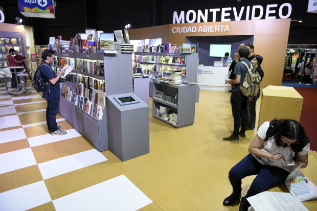 Montevideo inaugura stand en la Feria del Libro de Buenos Aires
