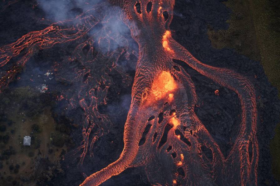 La lava del volcán hawaiano Kilauea siembra el terror