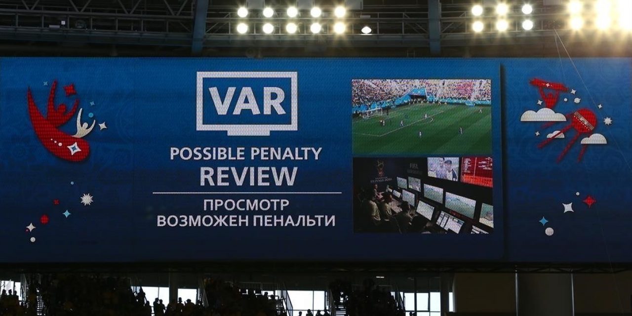 El VAR tomó protagonismo y determinó el rival de Uruguay