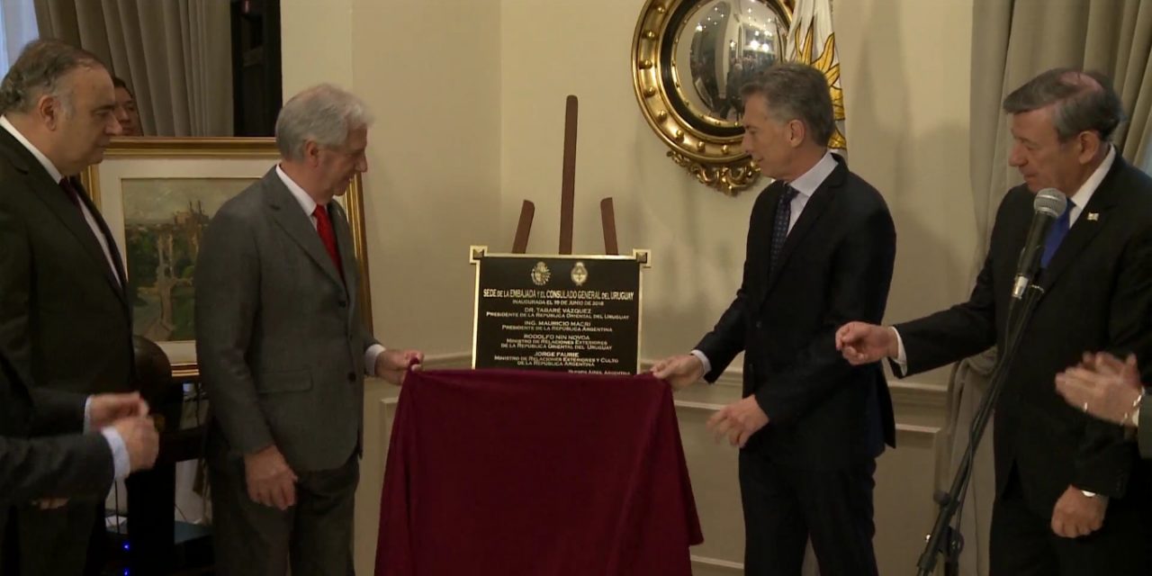 Vázquez y Macri inauguraron el nuevo edificio de la embajada uruguaya en Buenos Aires