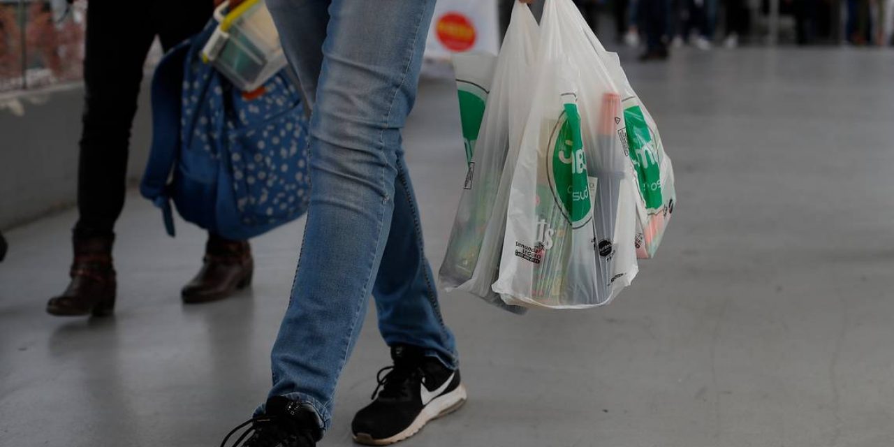 Baja demanda de bolsas plásticas en comercios