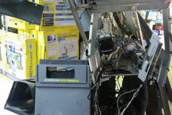 Otro cajero explotado, ahora en La Teja