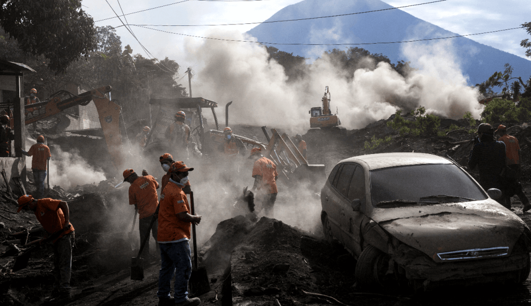 Sigue el pánico en Guatemala: 99 víctimas y 197 desaparecidos (videos-fotos)