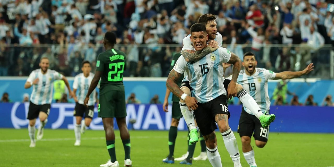 Argentina ganó con agónico gol y clasificó a octavos de final