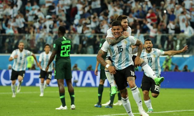 Argentina ganó con agónico gol y clasificó a octavos de final