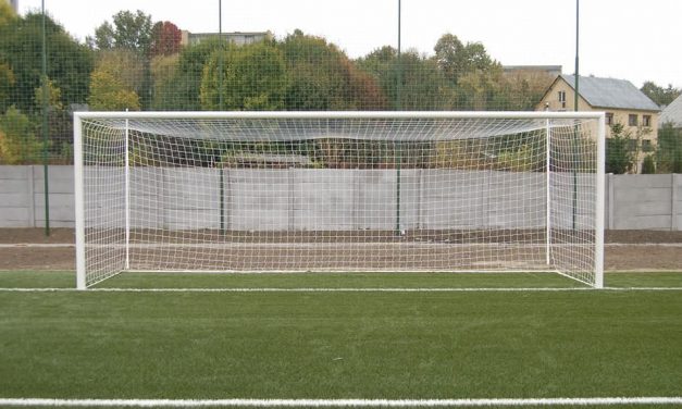 La FIFA no fija las reglas geométricas del fútbol. ¿Quién lo hace?