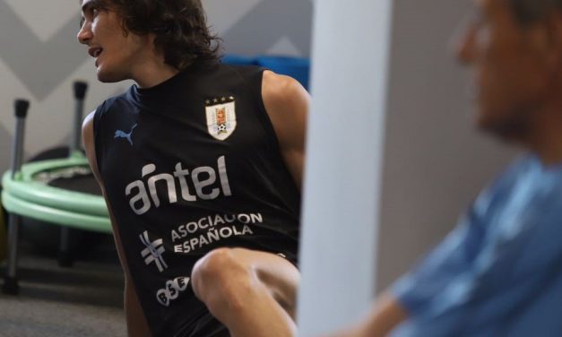 Cavani no bajó a la cancha en el entrenamiento de Uruguay