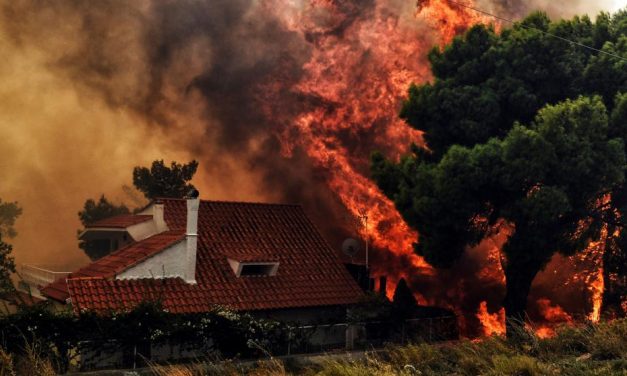 Grecia sigue ardiendo: 80 muertos hasta el momento