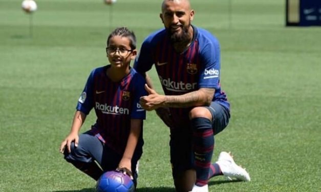 Arturo Vidal fue presentado en Barcelona