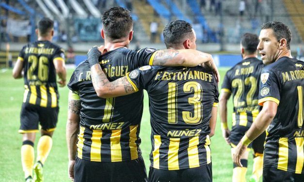 Peñarol ganó bien y sigue en la pelea