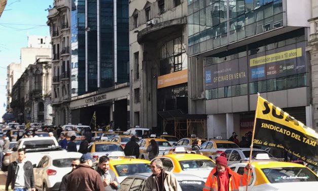 Los Taxis realizaron paro por diferencias en los Consejos de Salarios