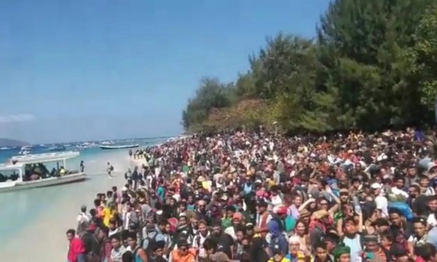 Terremoto en Indonesia: miles de turistas (200 españoles) varados en aeropuertos y playas