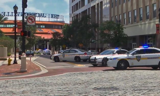Varias víctimas mortales en tiroteo en un shopping de Florida