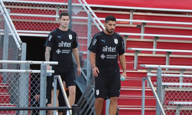 Plantel completo en Houston y equipo en cancha