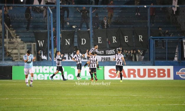 Wanderers fue más efectivo y complicó a Nacional