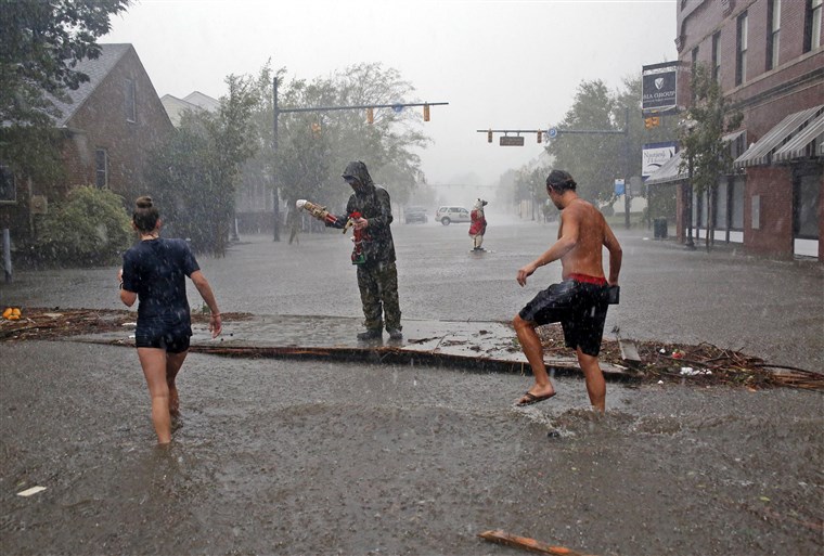 Florence cinco muertos y «catastróficas» inundaciones en Carolina del Norte (video)