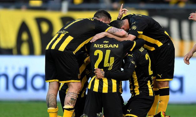 Peñarol sigue liderando con goles de Fernández y Hernández