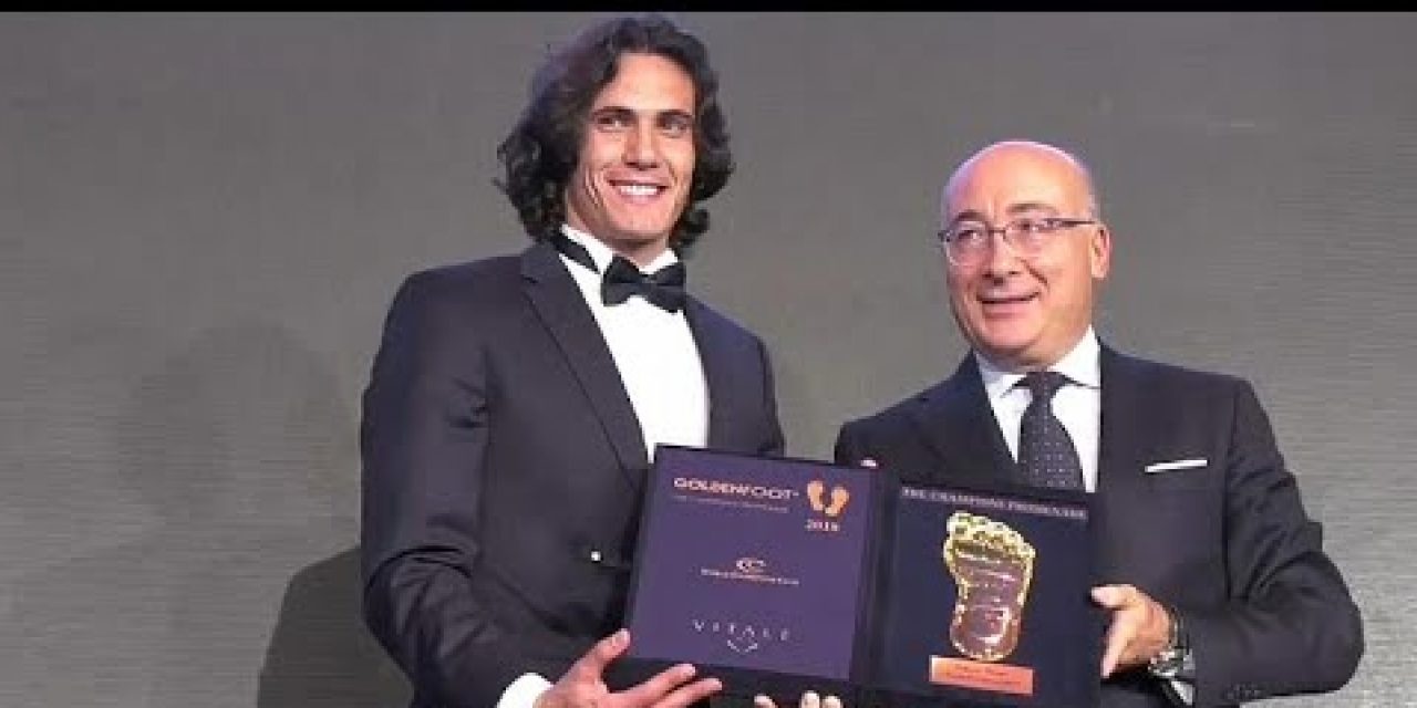 Cavani recibió el premio Golden Foot