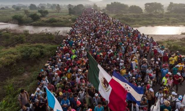 Trump anuncia «ciudades de carpas» para la caravana