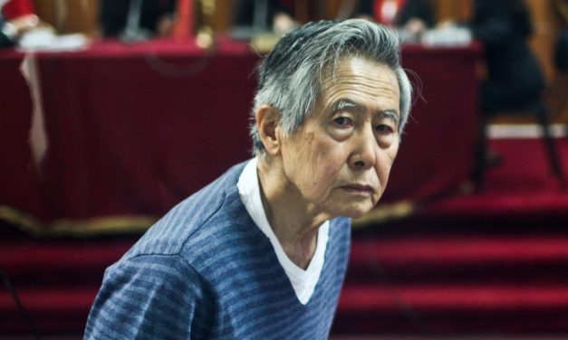 Fujimori sin indulto, elude la prisión ingresando en una clínica