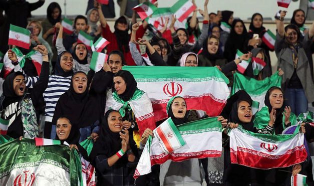 Mujeres iraníes entraron a  un partido de Irán por primera vez desde 1981