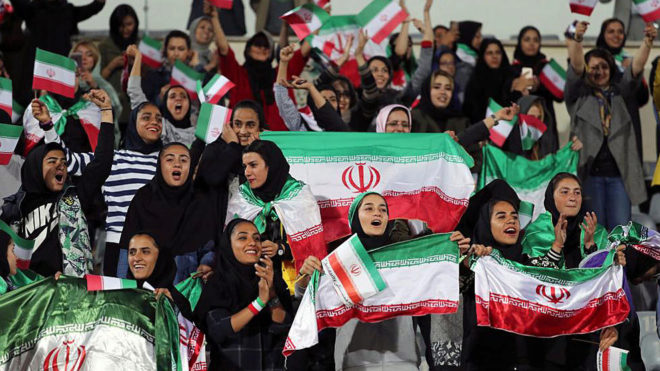 Mujeres iraníes entraron a  un partido de Irán por primera vez desde 1981