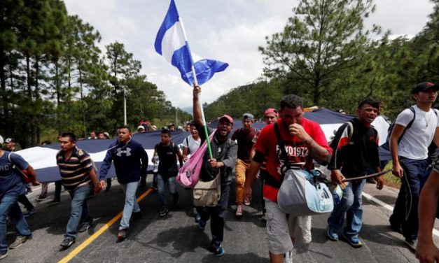 4000 hondureños siguen en caravana migrante hacia Estados Unidos