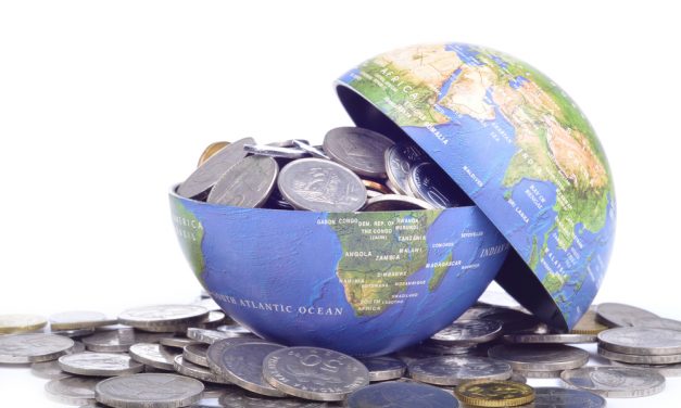 «El mundo económico crece poco y con riesgos persistentes»