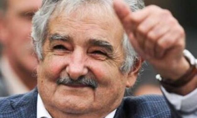 Mujica no asistirá a comisión que investiga financiamiento a campañas políticas