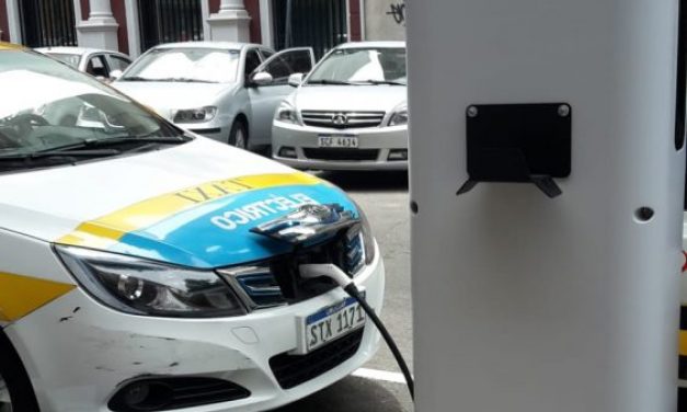 Inauguraron sistema de carga a automóviles eléctricos en Montevideo