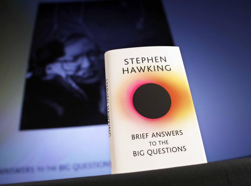 El libro póstumo de Stephen Hawking: «Respuestas breves a preguntas grandes»