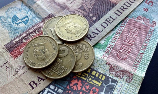 Análisis de las perspectivas económicas uruguayas: inflación, dólar, trabajo, déficit