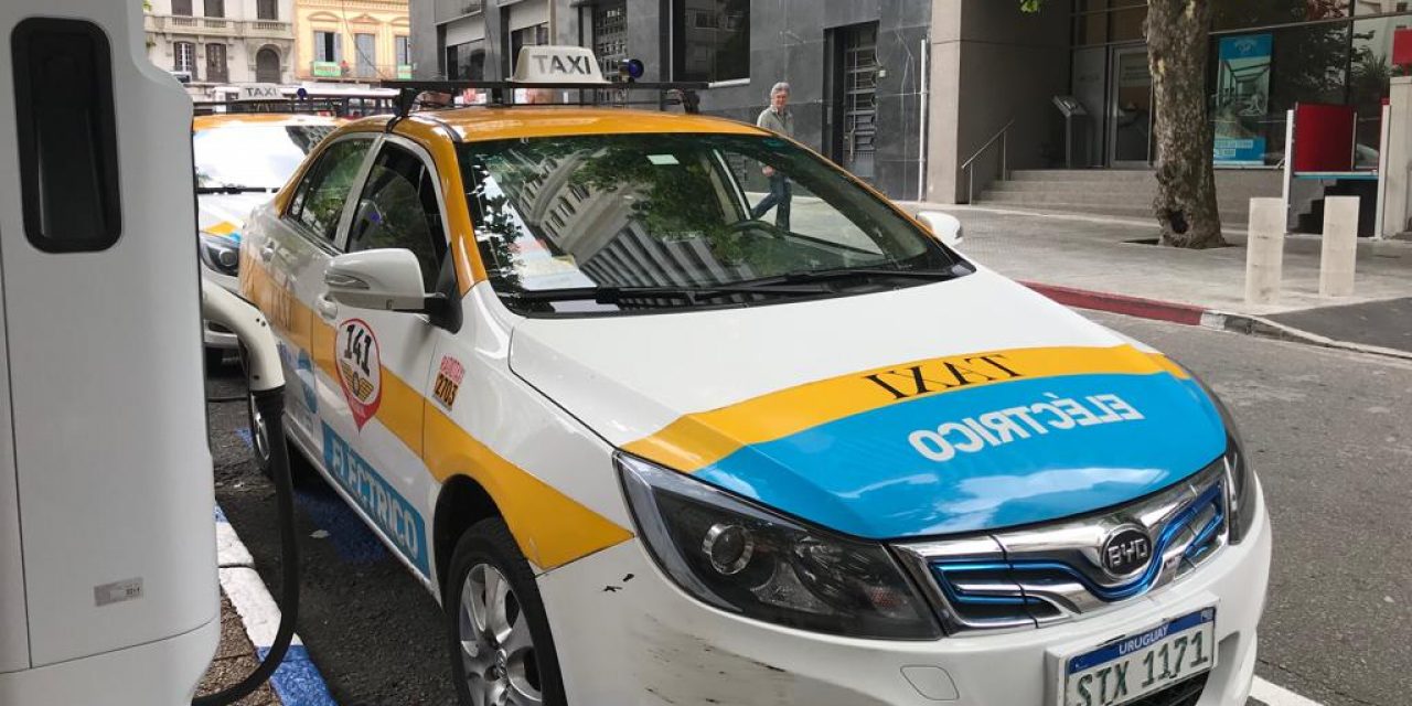 Presentaron 30 nuevos taxis eléctricos