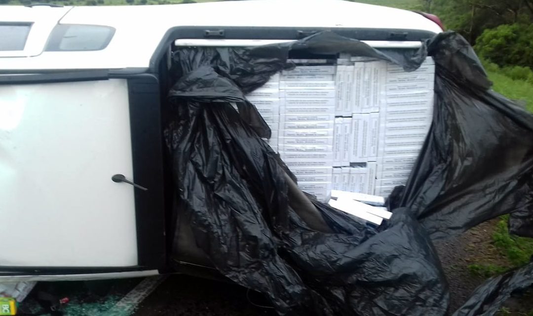 Se encontró 1571 cartones de cigarrillos ilegales en una camioneta siniestrada