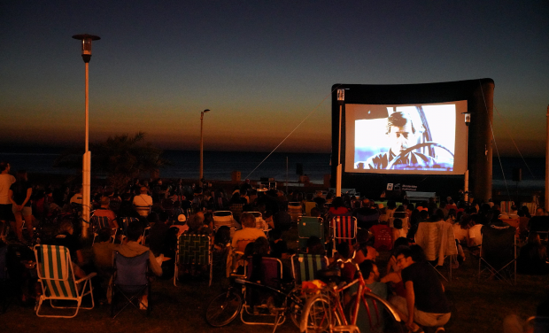 Cine gratuito por los barrios de Montevideo