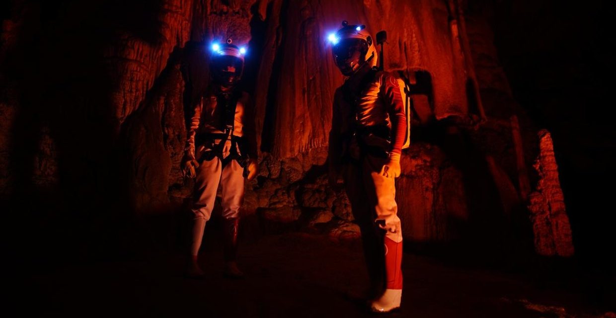 Turismo marciano en una cueva de Cantabria