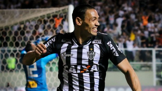 Atlético Mineiro terminó pidiendo la hora pero clasificando