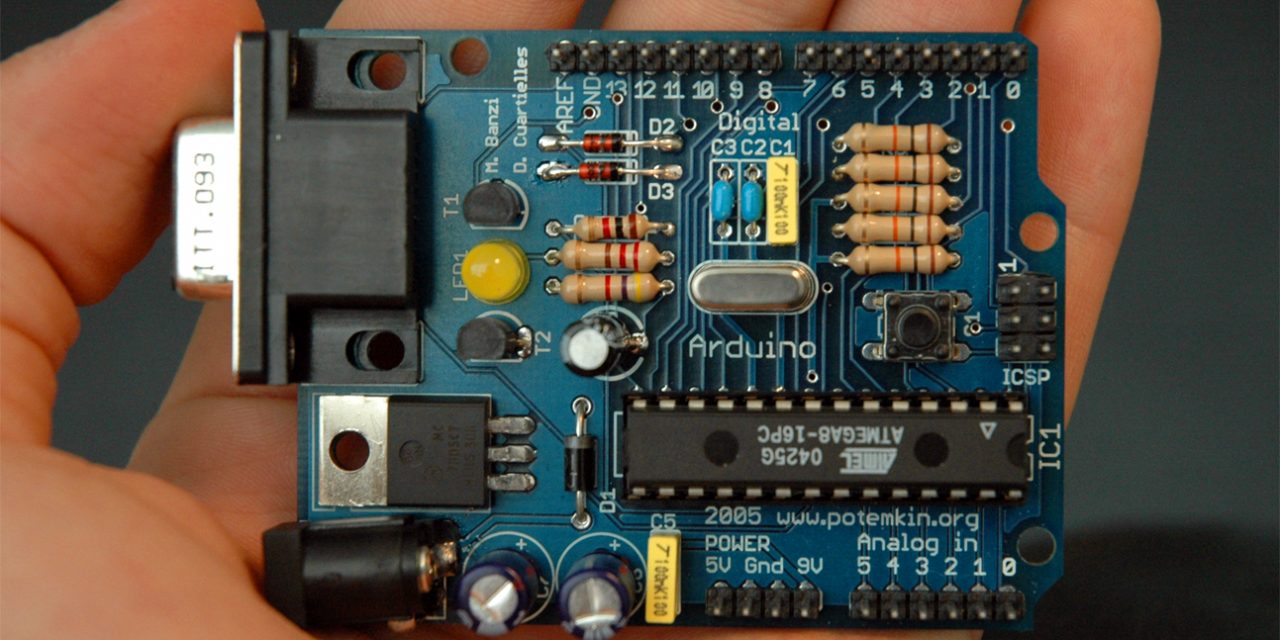 Qué es Arduino, el hardware para programar desde portones a robots