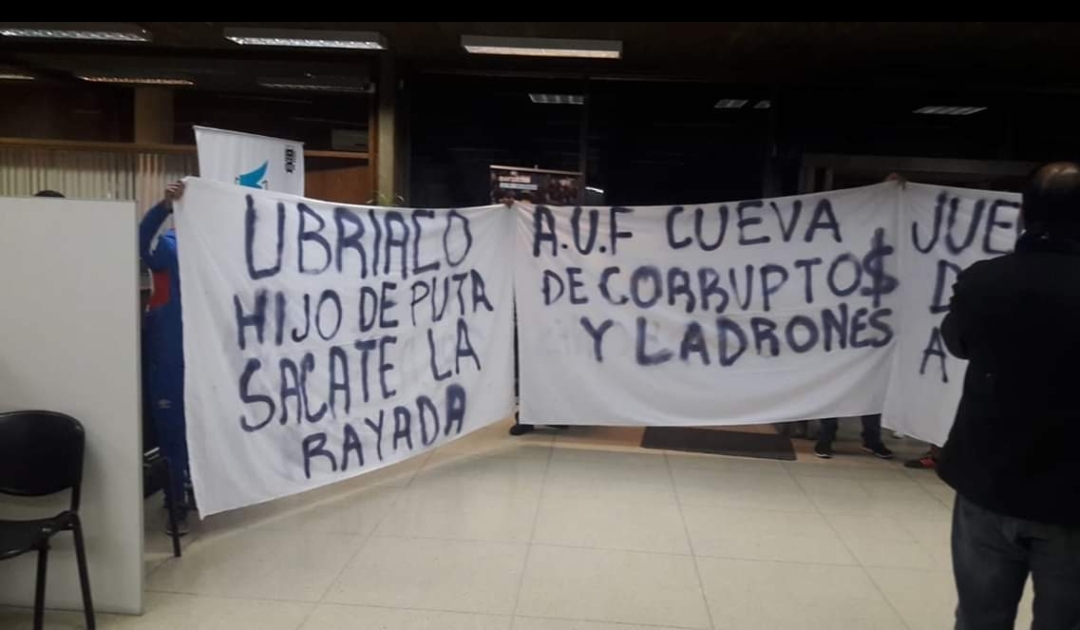 Asociación Uruguaya de Fútbol denunció a hinchas que amenazaron a jueces
