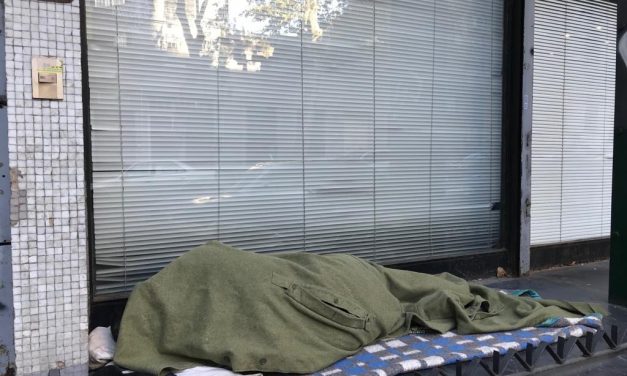 Continúa internado hombre en situación de calle a quien quemaron