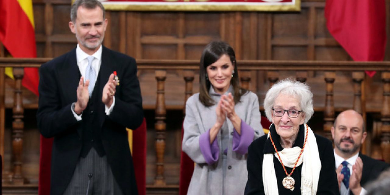 La poeta Ida Vitale recibió el Premio Cervantes en España