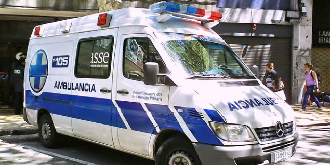 Una ambulancia, 5 pacientes sentados viajando de Bella Unión a Montevideo y varias irregularidades reabrirían causa en Hospital de Bella Unión
