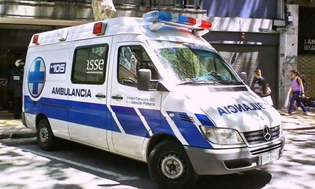 Una ambulancia, 5 pacientes sentados viajando de Bella Unión a Montevideo y varias irregularidades reabrirían causa en Hospital de Bella Unión