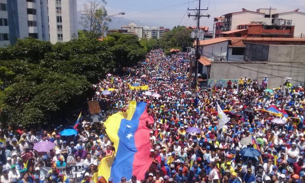 Continúan los enfrentamientos en Venezuela que tiene saldo de dos muertos
