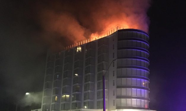 Evacuaron a 137 personas tras un incendio en la azotea de un hotel de Punta del Este