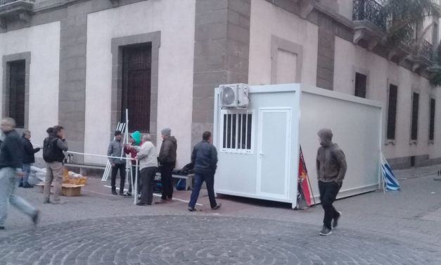 Internan a uno de los  tres empleados de Montevideo Gas que iniciaron la huelga de hambre por conflicto con Petrobras.