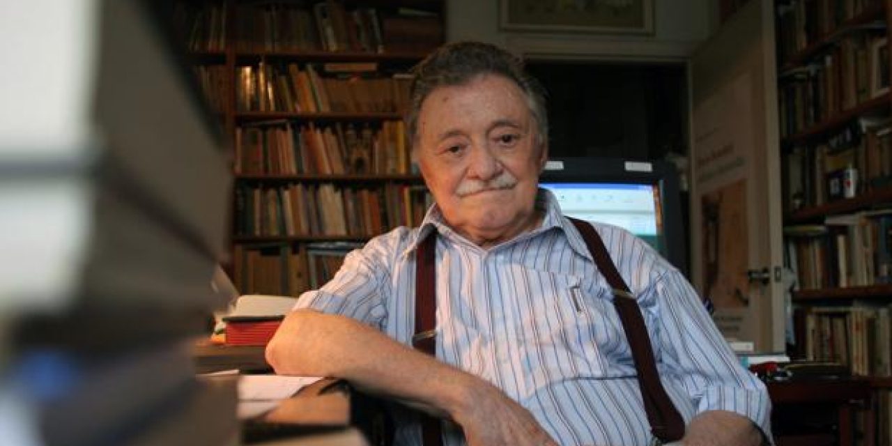 El director del Instituto Cervantes firma en Uruguay un convenio para difundir la obra de Mario Benedetti