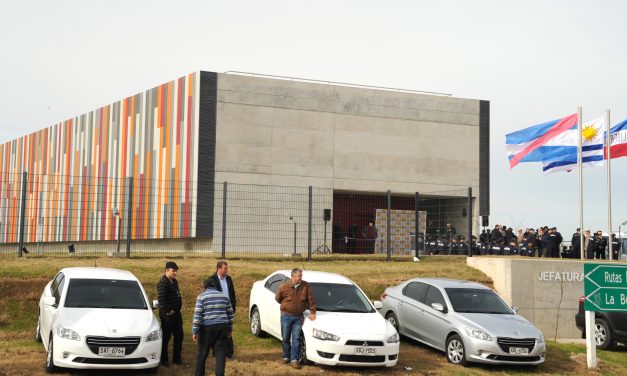 Siete policías detenidos e investigados, trasladados al departamento de Colonia