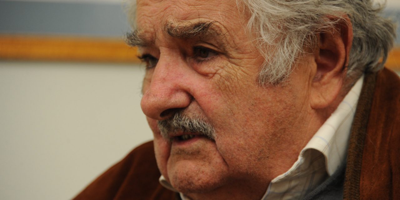 Mujica dice sentir “una profunda deuda social” y volverá al Parlamento para “cultivar el futuro”