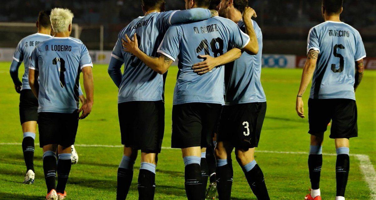 Uruguay goleó 3 a 0 a Panamá en el Centenario. Escuche el relato de los goles